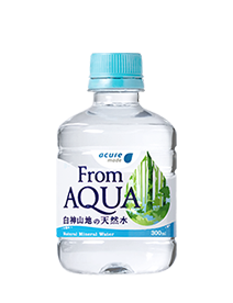 From AQUA 白神山地の天然水 300ml