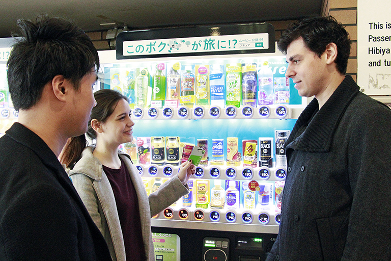 Unexpectedly! Overseas vending machine circumstances I heard from foreigners. The vending machines in Japan were full of the spirit of hospitality!
