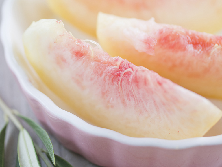 即使你不剥或切，你也可以品尝到整个水果！今年这个着名的产区将100％直果汁“桃”汁回归！